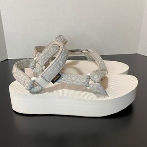 Women’s Teva flatform universal sandal